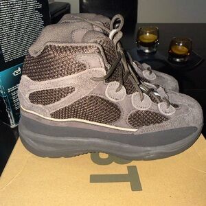 Adidas YZY DSRT BT Kids Sneakers in Oil